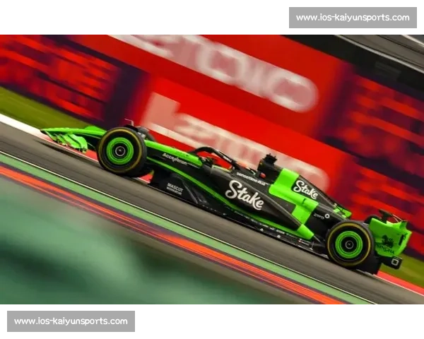 致命失控！赛车时速 200 公里飞出场外，观众尖叫逃命瞬间曝光