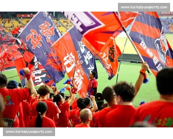 盐城主场 2-0 力克镇江！31833 名球迷见证苏超榜首之争